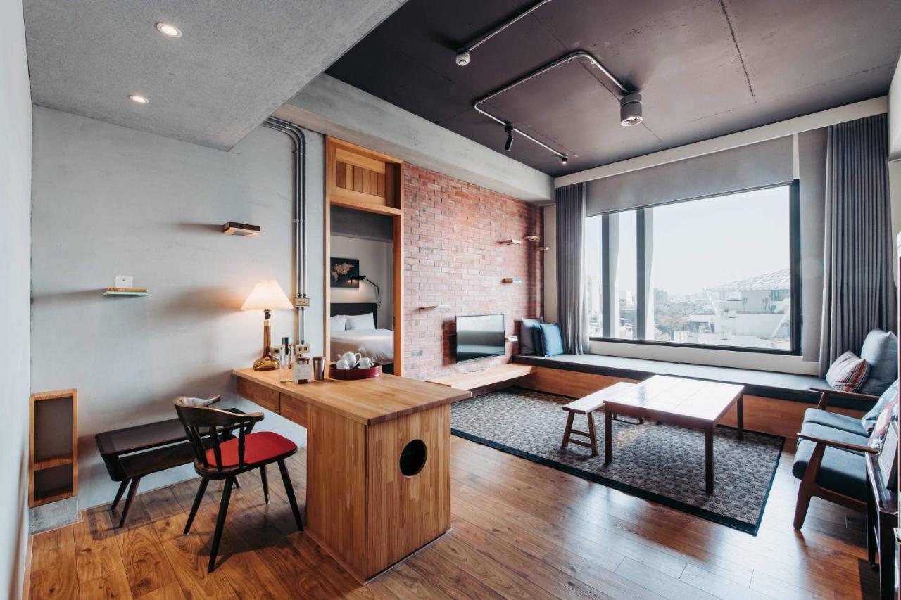 U.I.J Hotel & Hostel Tainan Bagian luar foto
