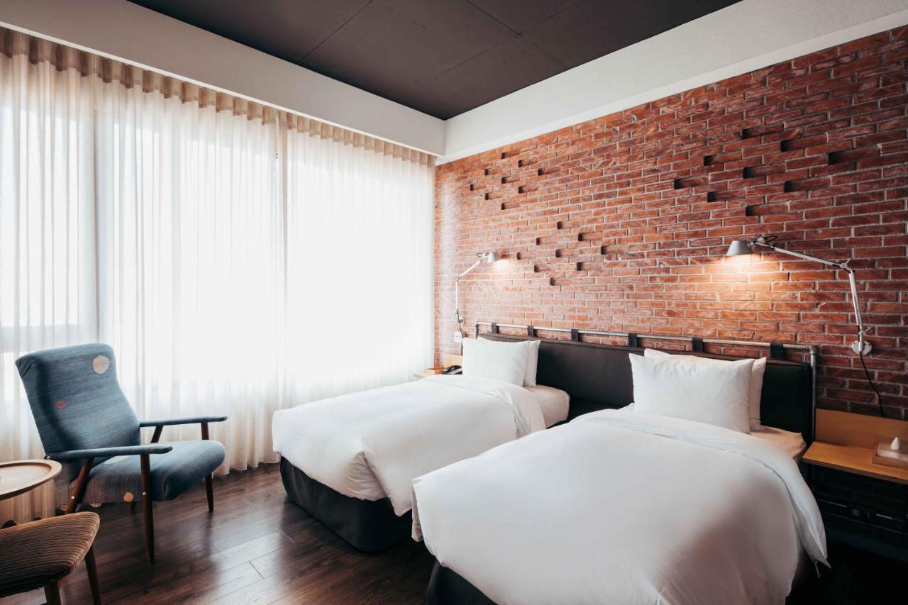 U.I.J Hotel & Hostel Tainan Bagian luar foto