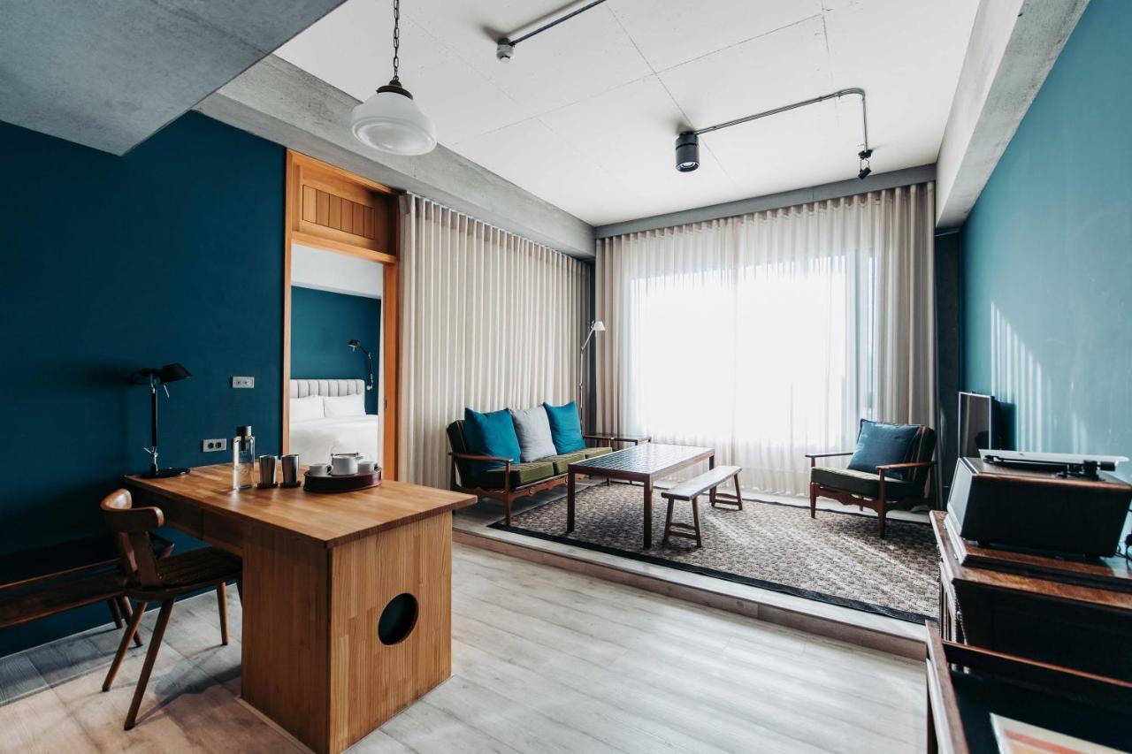 U.I.J Hotel & Hostel Tainan Bagian luar foto