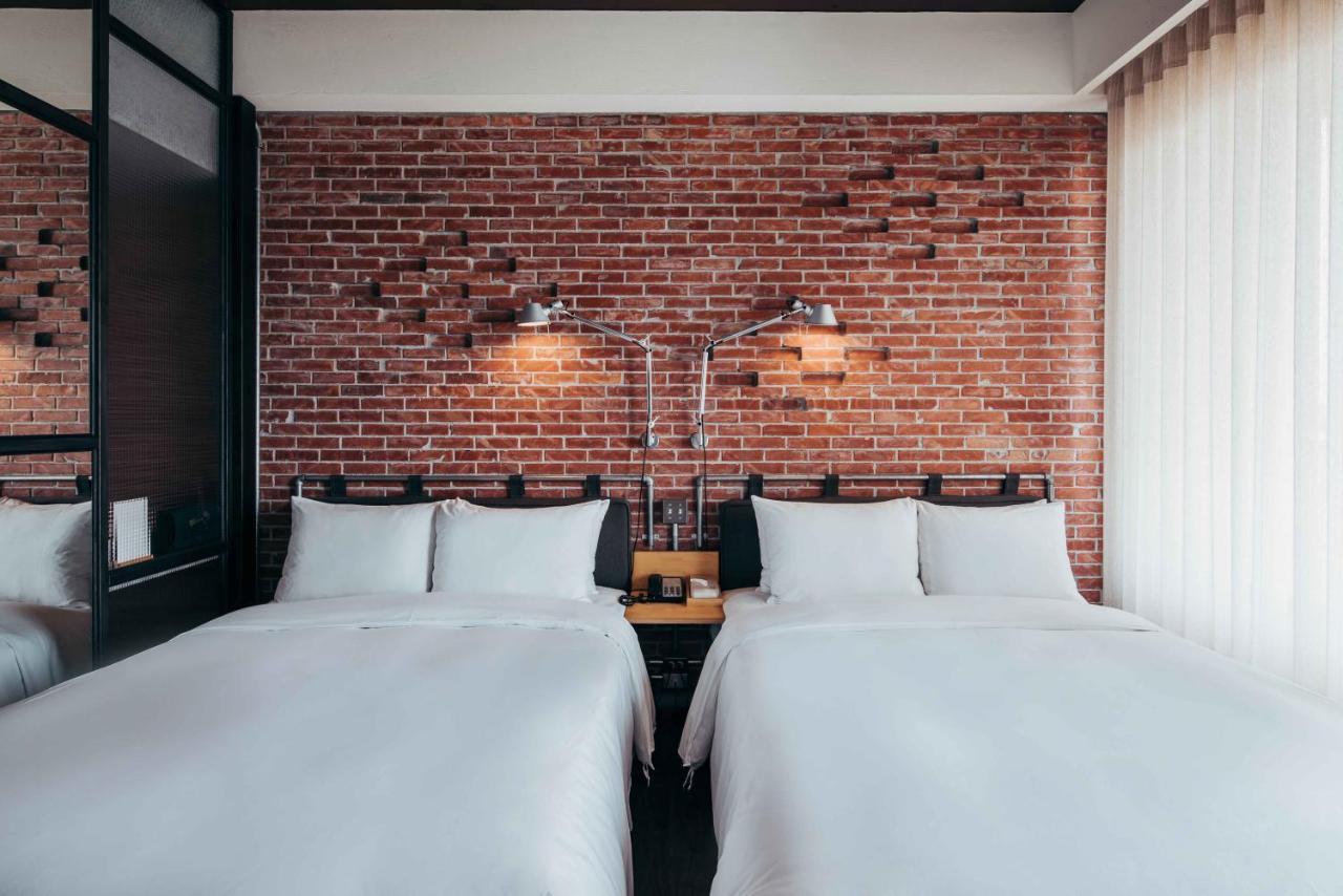 U.I.J Hotel & Hostel Tainan Bagian luar foto