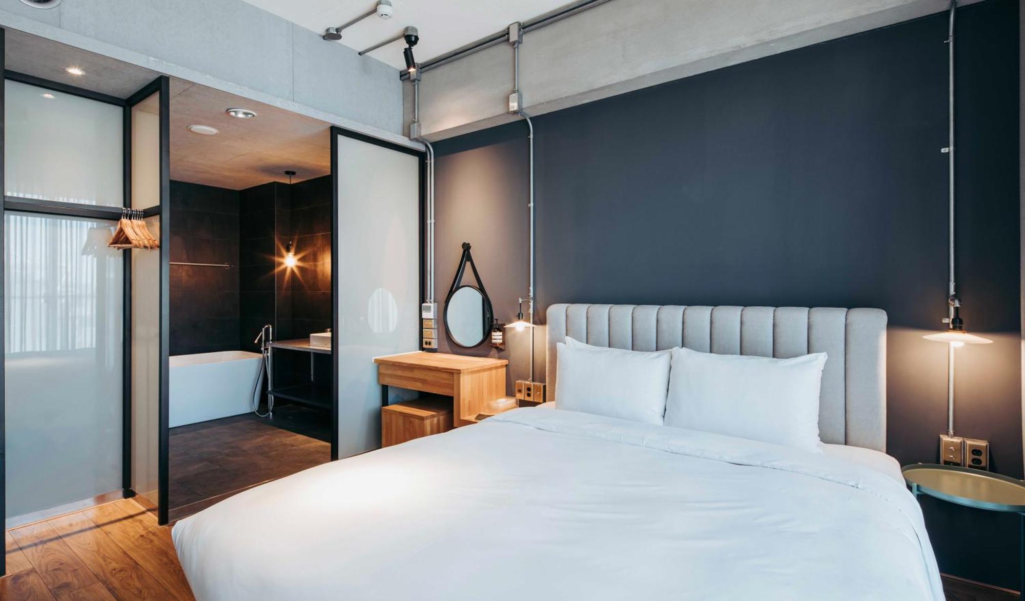 U.I.J Hotel & Hostel Tainan Bagian luar foto