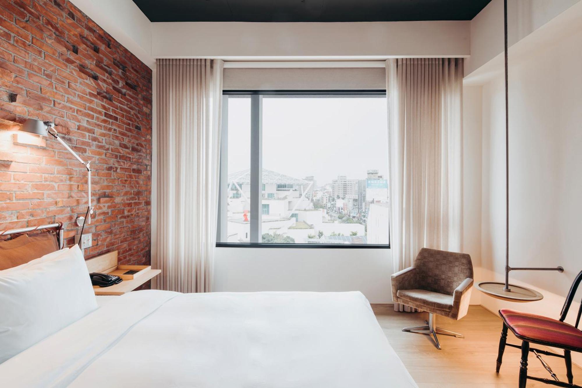 U.I.J Hotel & Hostel Tainan Bagian luar foto
