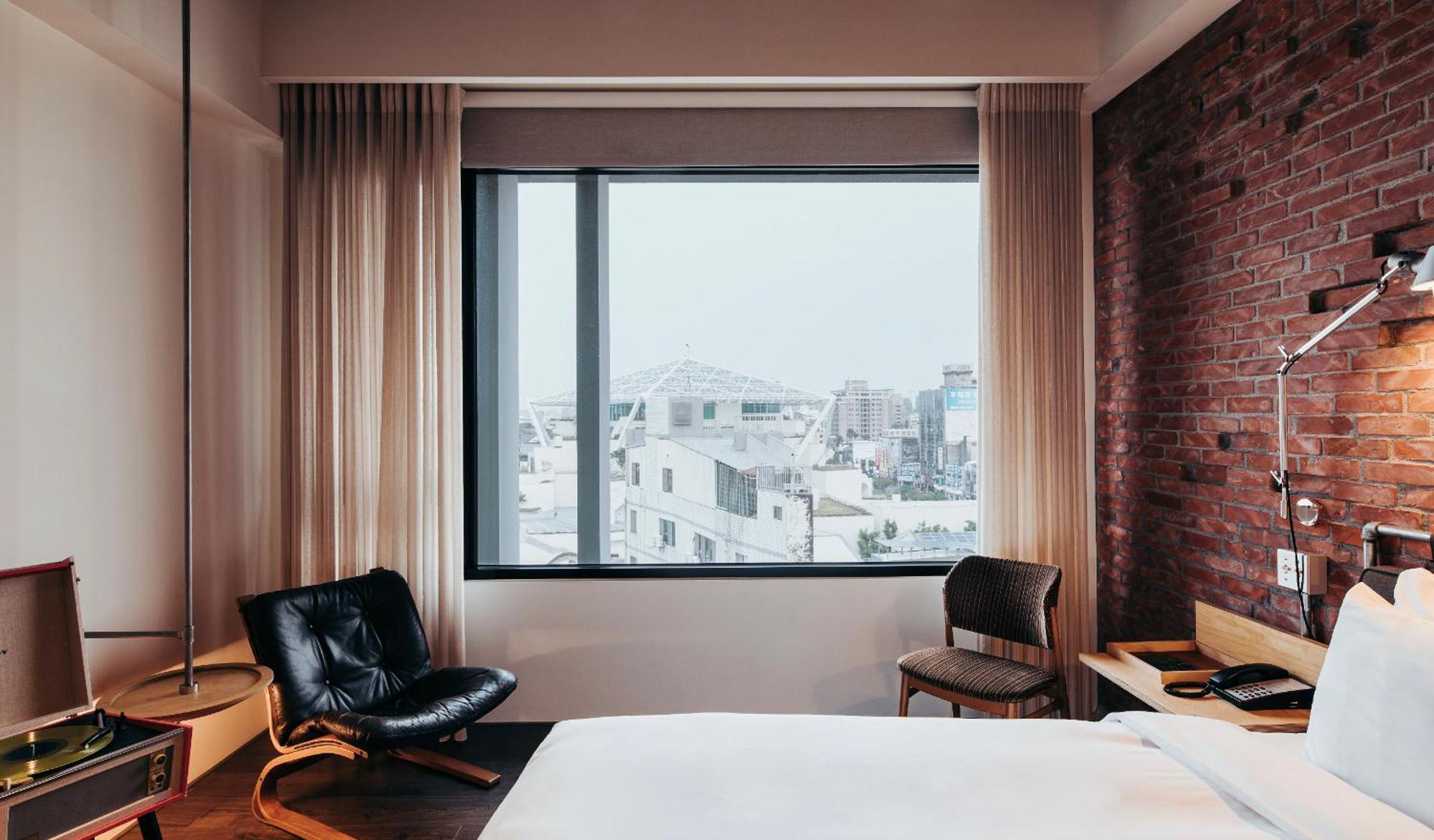 U.I.J Hotel & Hostel Tainan Bagian luar foto