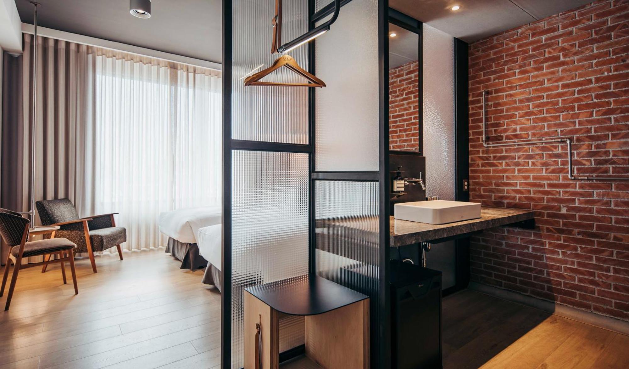 U.I.J Hotel & Hostel Tainan Bagian luar foto
