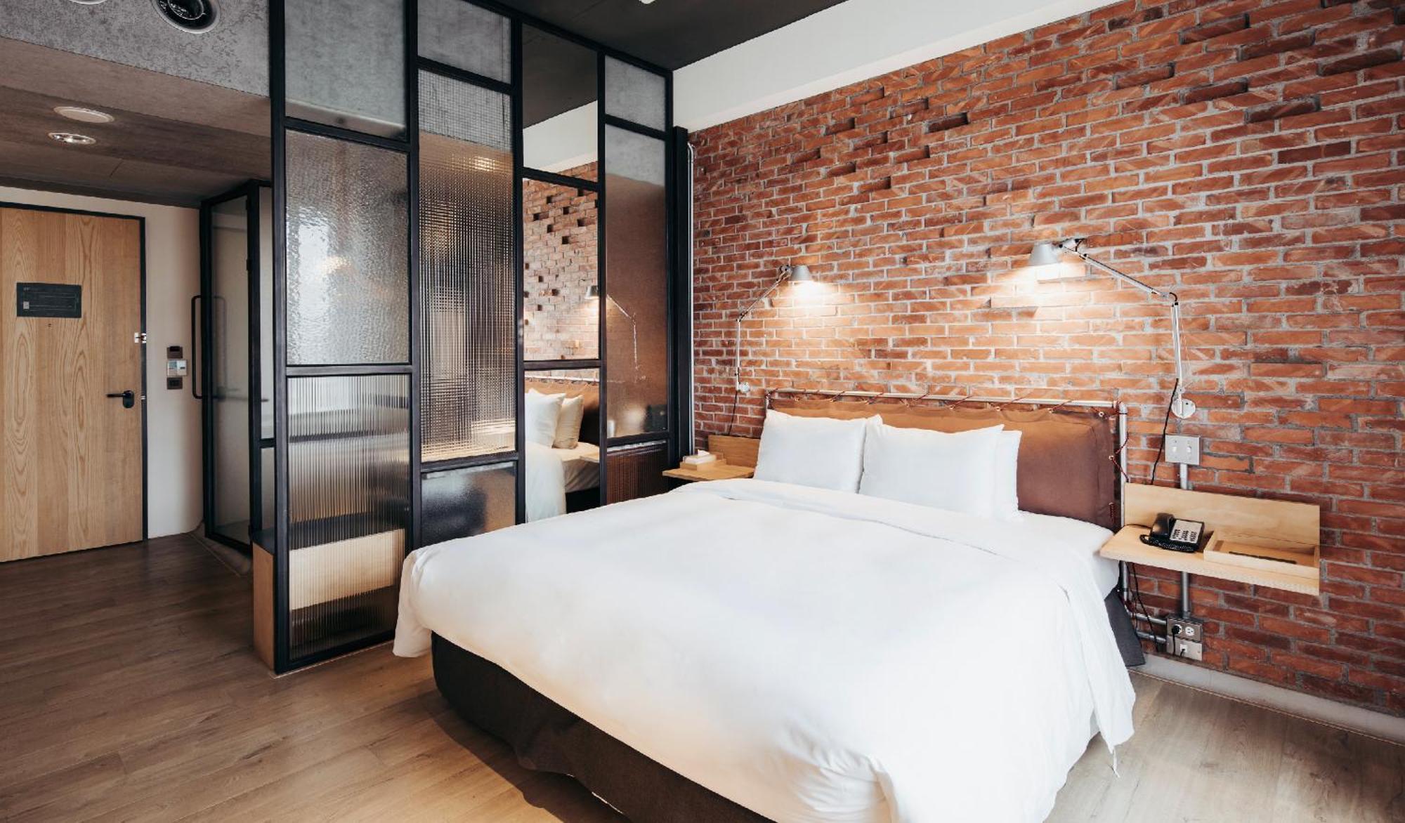 U.I.J Hotel & Hostel Tainan Bagian luar foto